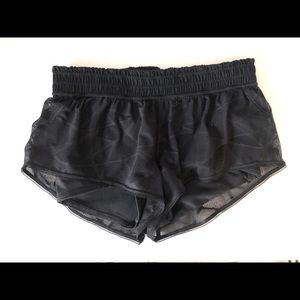 Lululemon City Sky Run By Short BLK. Size 6.